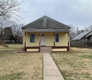 319 E 10th St, Newton, KS 67114