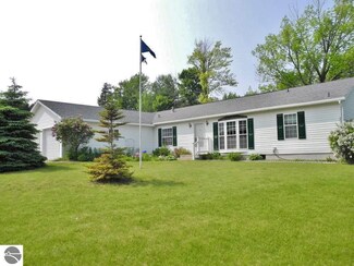 207 E 7th St, North Port, MI 49670