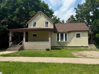 313 Holbrook St, Cadillac, MI 49601