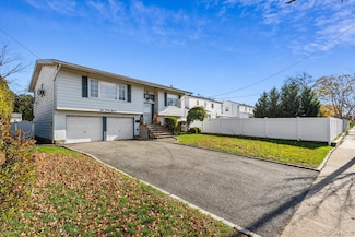 647 Seamans Neck Rd, Seaford, NY 11783