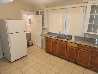 11 Gibbs Ct Unit 2, Waltham, MA 02452