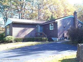 472 S Mountain Blvd, Mountain Top, PA 18707