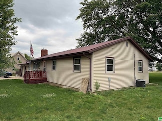 310 S 4th St, Mapleton, IA 51034