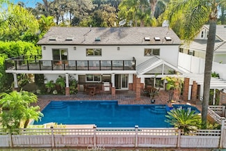 6421 E Bixby Hill Rd, Long Beach, CA 90815