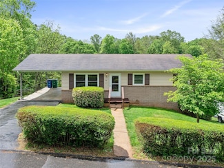 92 Church St, Weaverville, NC 28787