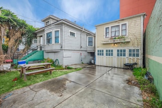 2857 Ford St, Oakland, CA 94601