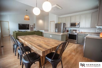 18923 B St, Omaha, NE 68130