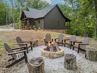 1085 Dills Rd, Blue Ridge, GA 30513