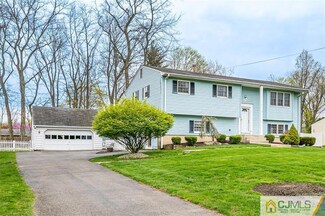 17 Stevens Rd, Kendall Park, NJ 08824