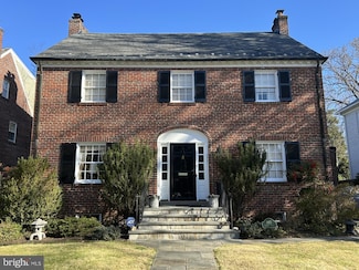 3921 Oliver St, Chevy Chase, MD 20815