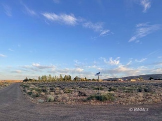 845 E Yankee Doodle Dr, Big Water, UT 84741
