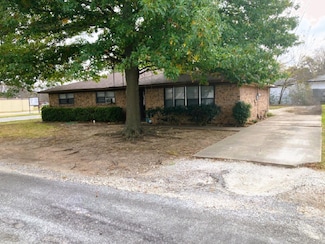 202 W Vernon St, Bells, TX 75414