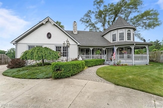 6476 Andersonville Rd, Waterford, MI 48329
