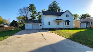 306 W College St, Stacyville, IA 50476