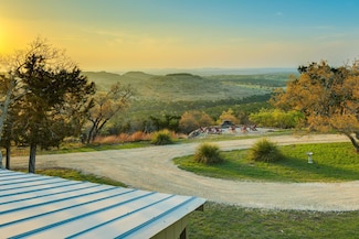 281 Kloster Ln, Blanco, TX 78606