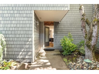 530 N Hayden Bay Dr, Portland, OR 97217