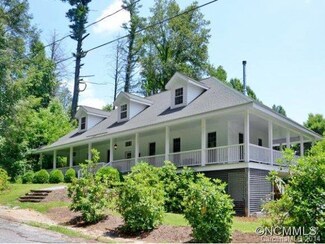 552 Chisholm St, Saluda, NC 28773