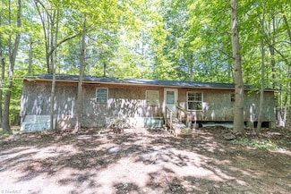 2426 Woodfield Dr, Sophia, NC 27350