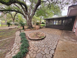 706 Maple St, Sweeny, TX 77480