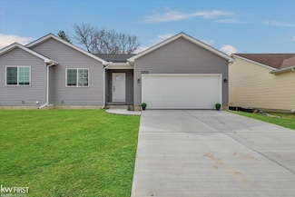 9520 Orchard Lake Dr, Davison, MI 48423