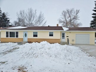 409 4th St SE, Rugby, ND 58368