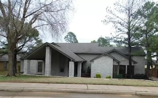 5720 Irvine Dr, Edmond, OK 73025