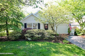 2 Winding River Rd, Lakewood, NJ 08701