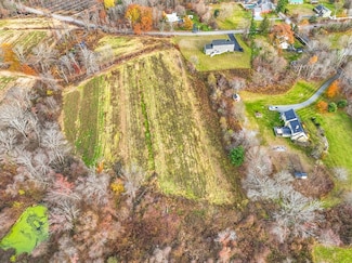 11 East St, Upton, MA 01568