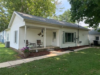 800 Ash St, Edgewood, IL 62426