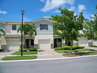 319 NE 194th Ln, Miami, FL 33179