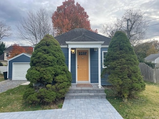 46 Weston St, Huntington Station, NY 11746