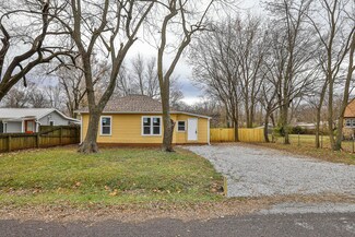 2742 W Water St, Springfield, MO 65802