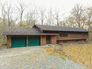 20746 E C R 400 N, Charleston, IL 61920