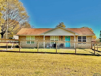 103 Daingerfield St, Naples, TX 75568