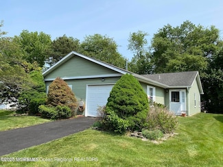 8 Brenner Ct, Brick, NJ 08724