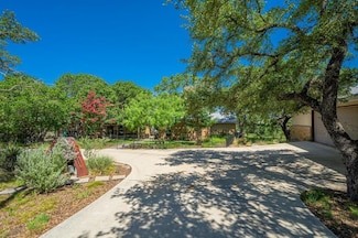 165 Highridge Ln, Fredericksburg, TX 78624