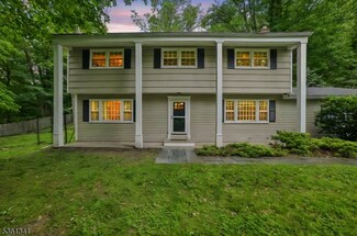 2 Skyline Dr, Morristown, NJ 07960