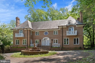 613 Rivercrest Dr, McLean, VA 22101