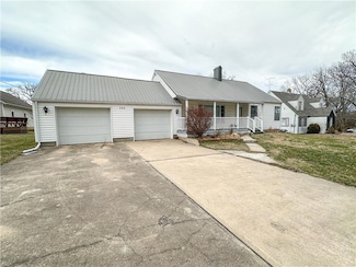 200 Main St, Golden City, MO 64748