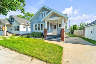 2512 Olive St, Racine, WI 53403