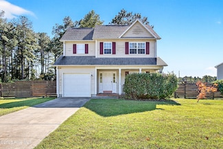 203 Reef Ln, Richlands, NC 28574