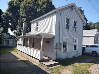 24 NW 9th St, Oswego, NY 13126