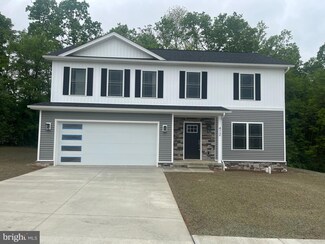 12228 Red Hawk Dr, Waynesboro, PA 17268