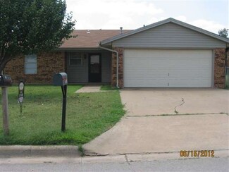 851 SE Lomond Ln, Lawton, OK 73501