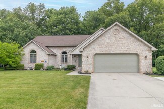 5104 W Prairiewood Dr, Muncie, IN 47304