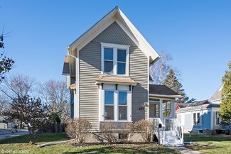 237 S Sycamore St, Genoa, IL 60135
