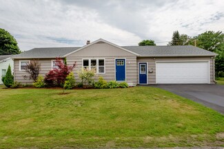 16 Garden Dr, Topsham, ME 04086