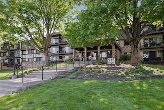 215 Barry Ave S Unit 306, Wayzata, MN 55391