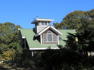 53 Weaver Ln, Vineyard Haven, MA 02568