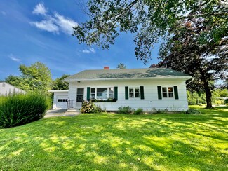 43 Highland St, Rockland, ME 04841